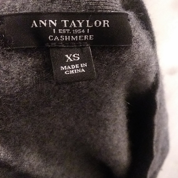 Ann Taylor 100% cashmere Cardigan‎ gray long - Picture 7 of 7
